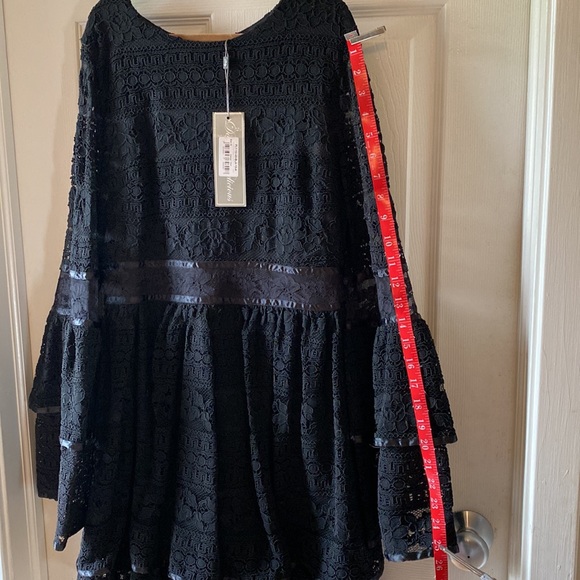 Lace Dress - Picture 6 of 8